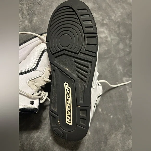 Jordan Classic White and Black Kids Sneakers - Picture 6 of 6